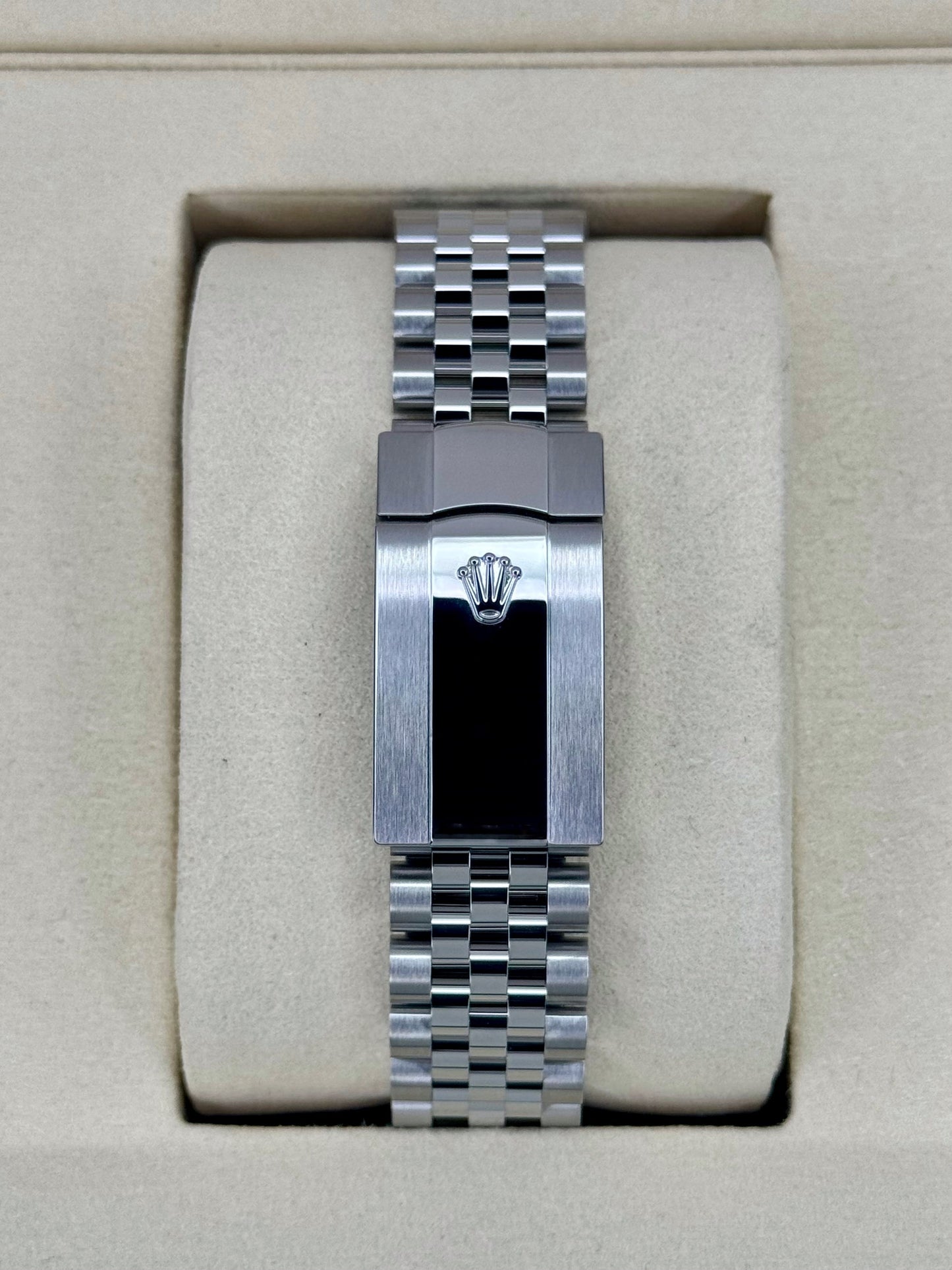 NEW 2025 Rolex Date just 36mm Stainless Steel Jubilee Blue Dial